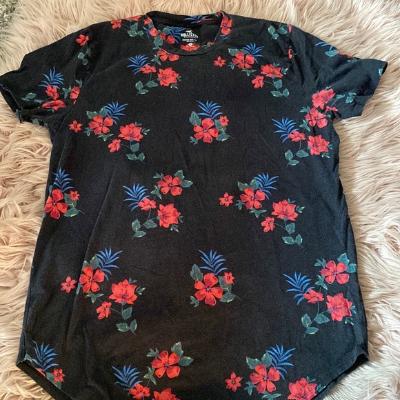 Curved Hem Hollister Tee - Picture 1 of 3